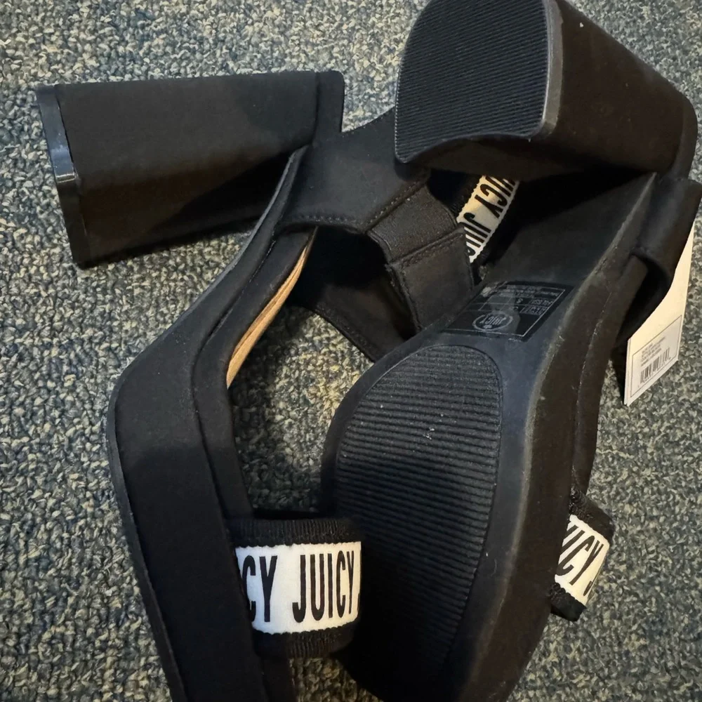 Selling this beautiful platform heels from juicy couture. - Picture 3 of 5